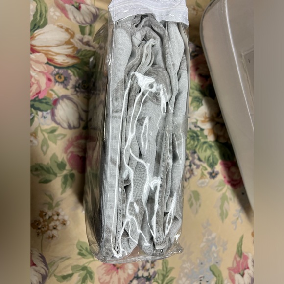 Reversible, comforter, sham, throw, pillow, black out curtains, - Picture 5 of 11